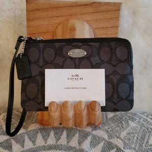 NWOT Coach wristlet